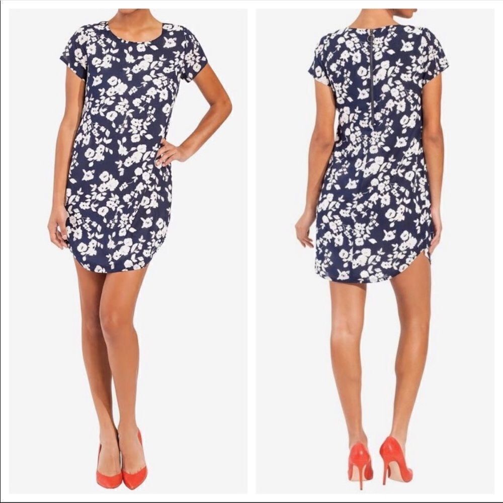 ✨HP✨Octavia Navy Blue Floral Short Sleeved Shift Dress✨